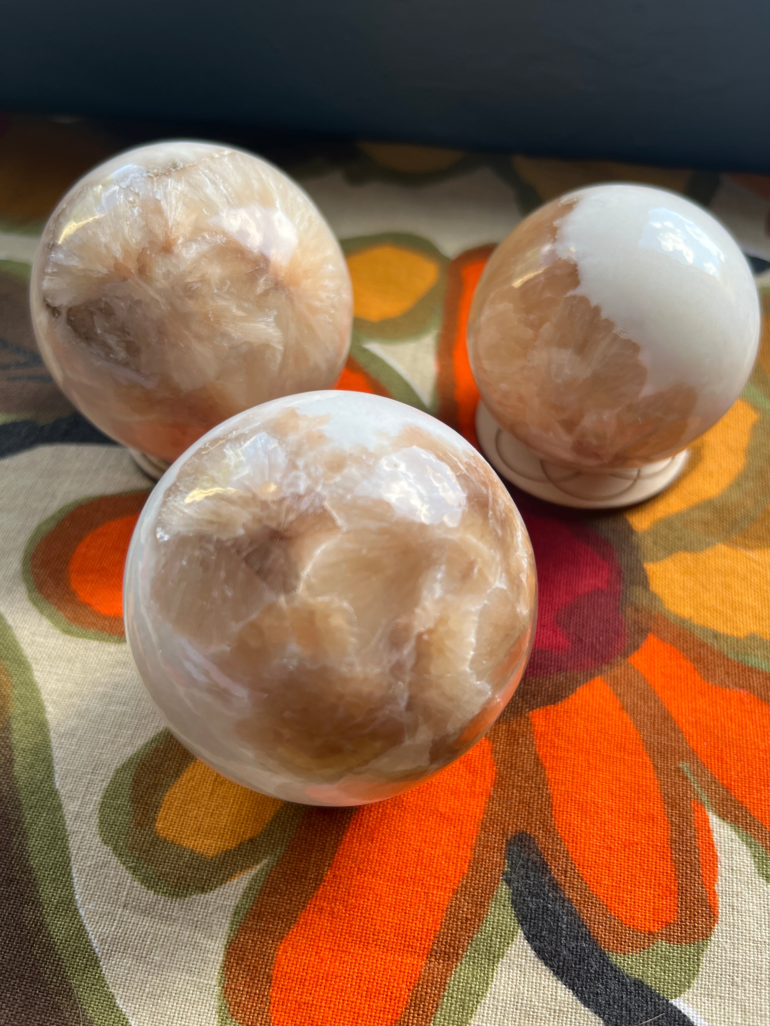 Scolecite in Stilbite Spheres